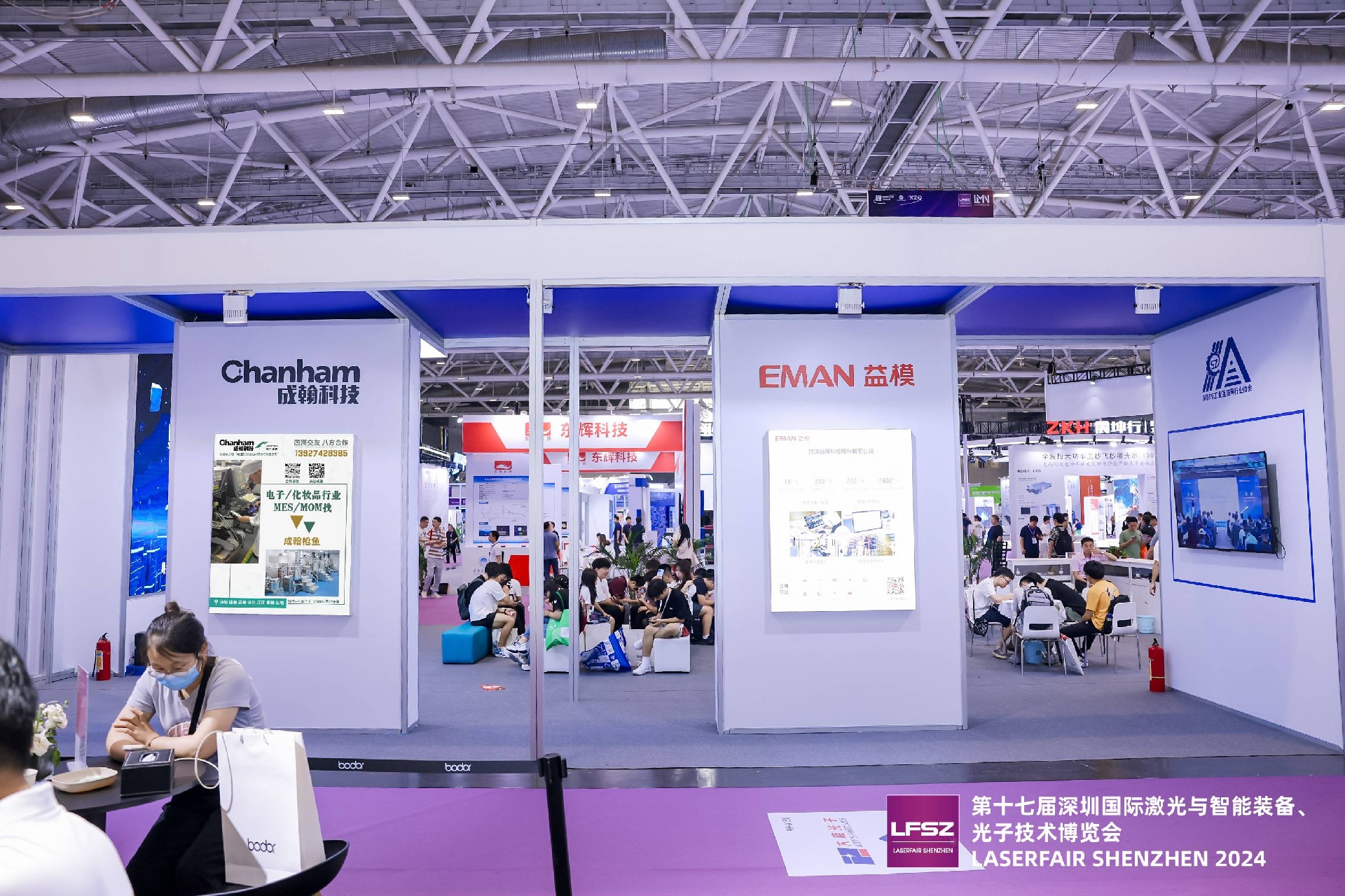 展會(huì)現(xiàn)場(chǎng) 壓縮.jpg